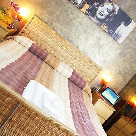 B&B Stephany Тирано Номер фото