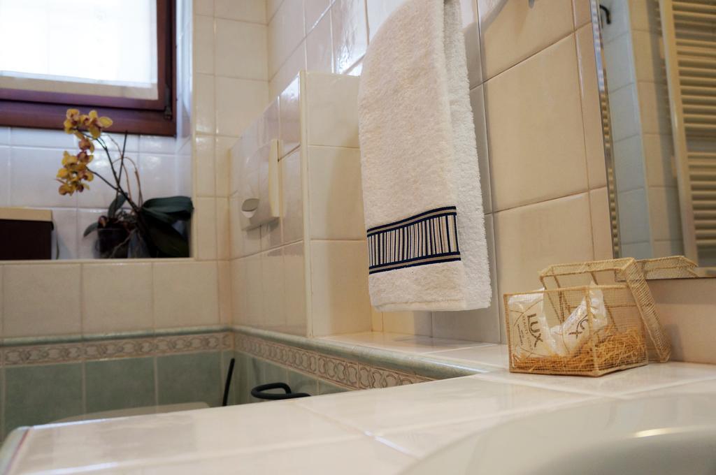 B&B Stephany Тирано Номер фото