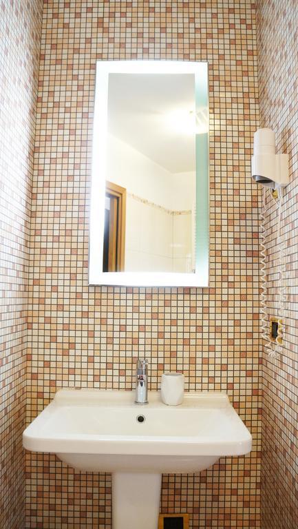 B&B Stephany Тирано Номер фото